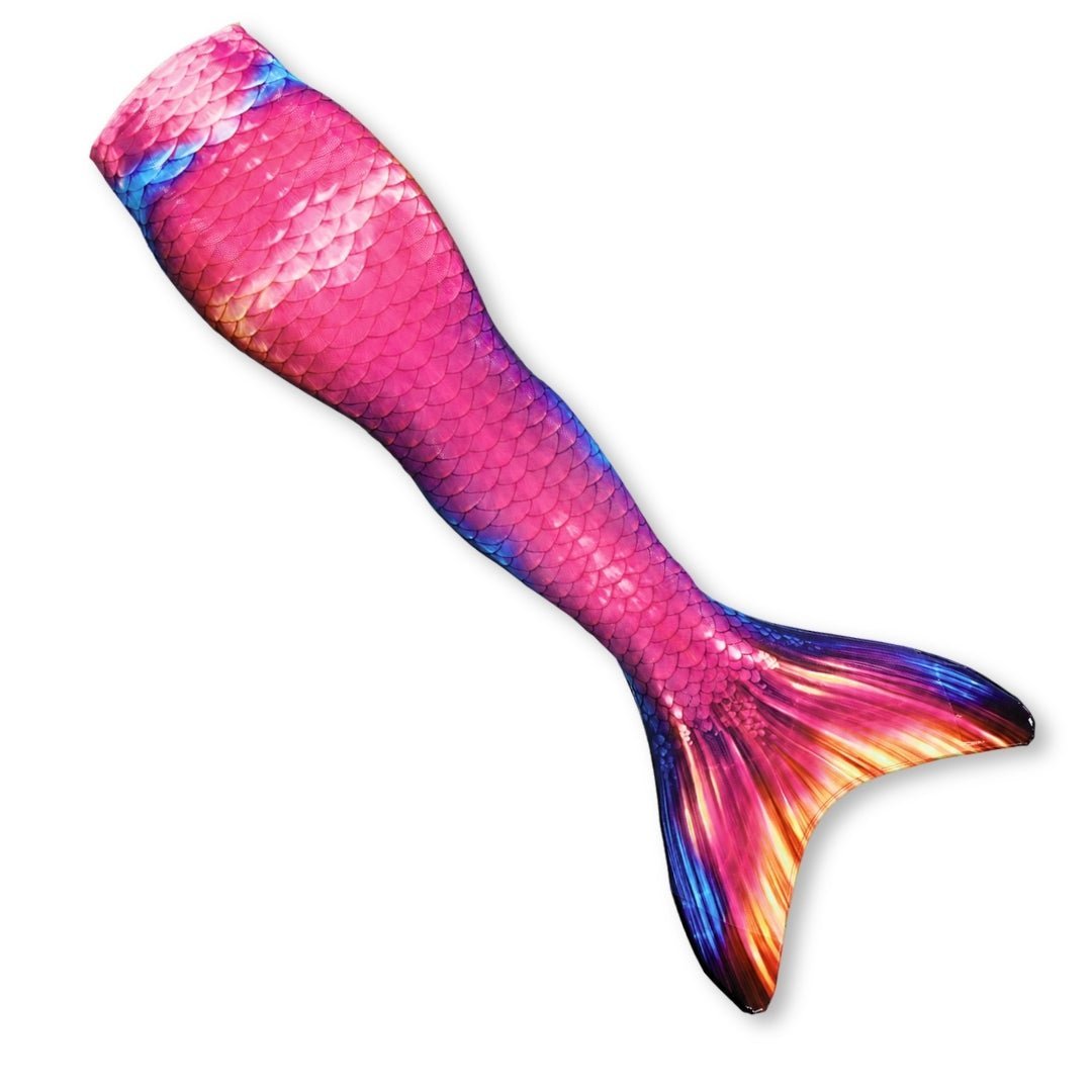 Kleurige zeemeerminstaart in roze, paars en oranje tinten met schubbenpatroon, perfect voor zwemmen en spelen in het water.